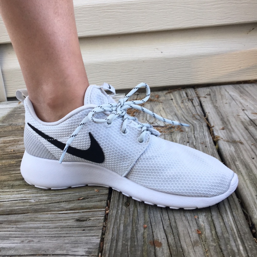 Nike white sneakers - Picture 6 of 8